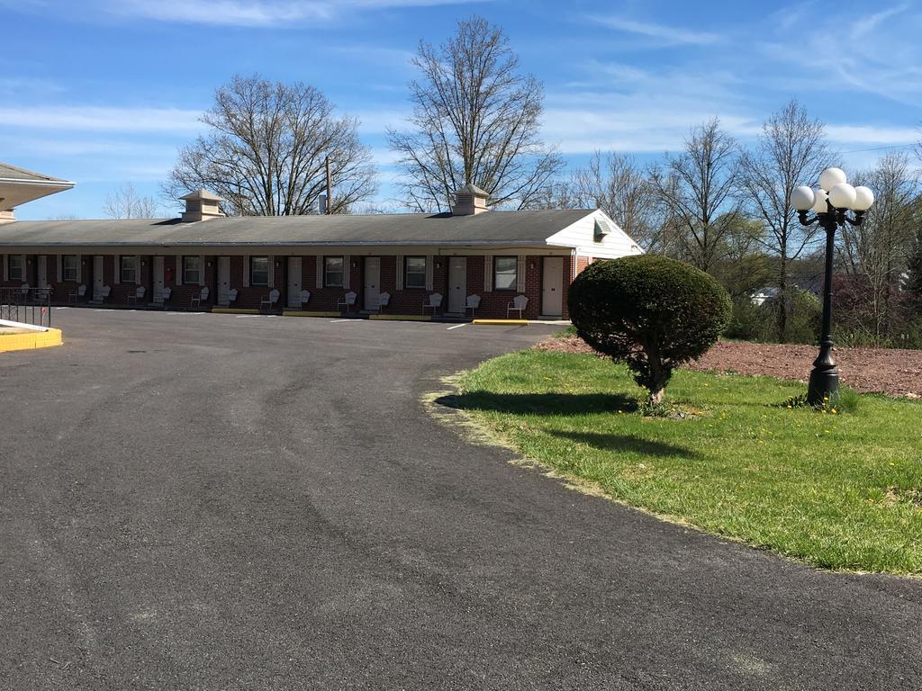 Motel Red Carpet -